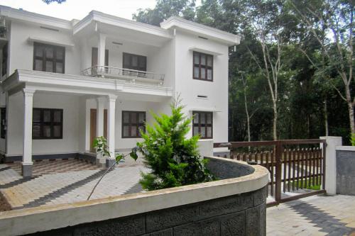 

3-bedroom villa ideal for family/group getaways by GuestHouser