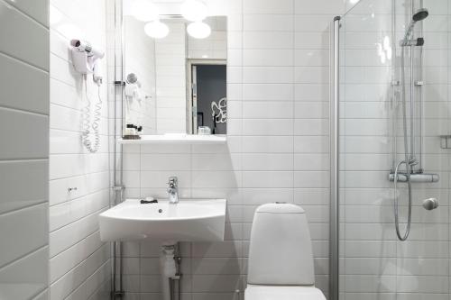 Small Single Room image 4
