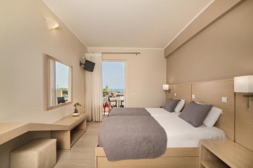 Standard Twin Room with Sea View