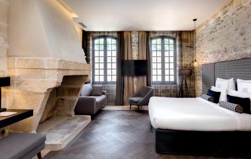 1 king bed, 1 sofa bed