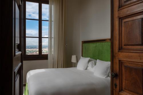 Junior Suite with Cathedral View
