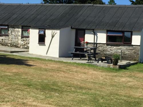 Byre Cottages & Log Cabin