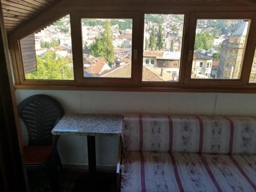 Curovac View - main image