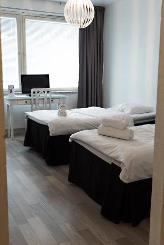 2 twin beds