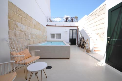 LLONGA'S 11th - image 4