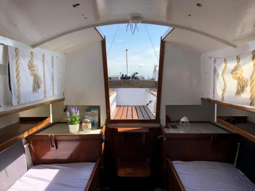  boat & bed bruges in Brügge