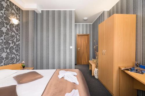 Hotel Central Point – Sofia, NY
