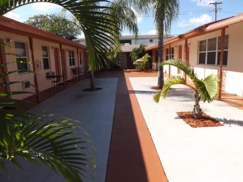 Eamon James Apartments & Suites