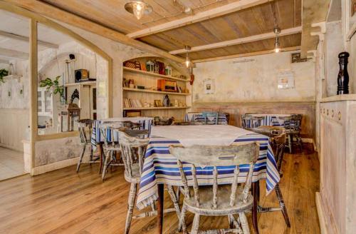 Mali Miločer Bay Accommodation - image 7