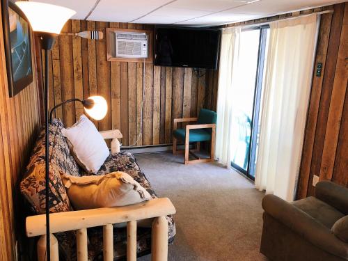 Shore Meadows Lodge LLC - image 3