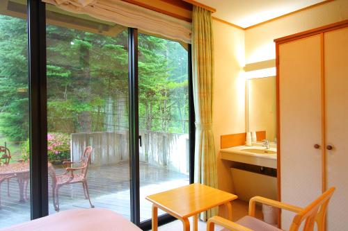 Family Room with Mountain View