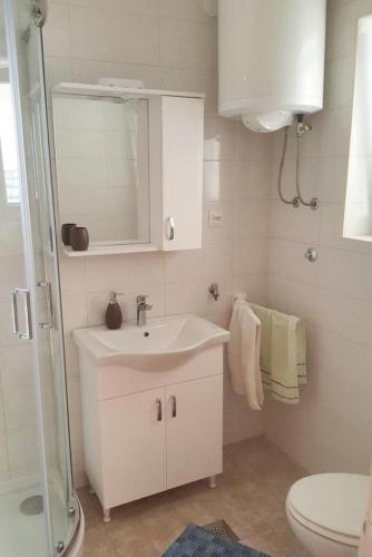 Apartment Povljana 6468a - image 3