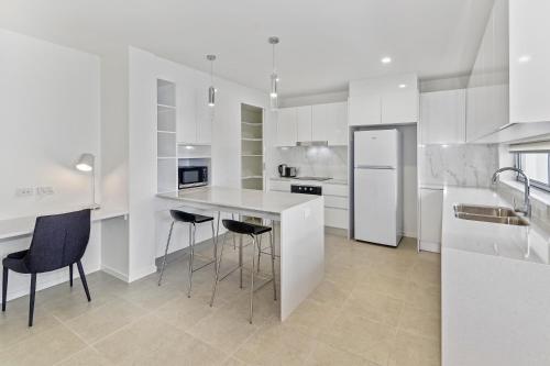 cuina, Aquarius Kawana in Sunshine Coast