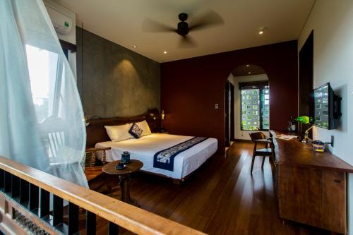 Deluxe Double or Twin Room with Pool View image 9
