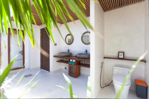 Deluxe Double or Twin Room with Pool View image 9