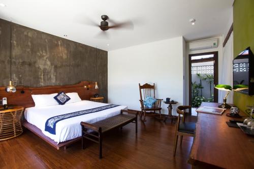 Deluxe Double or Twin Room with Pool View image 7