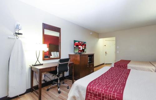 . Evergreen Inn & Suites Portland