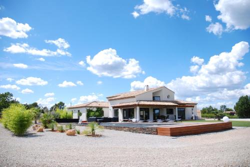 Villa Otilia-Bed and Breakfast-Chambres d'hôtes en Provence - Accommodation - Rians