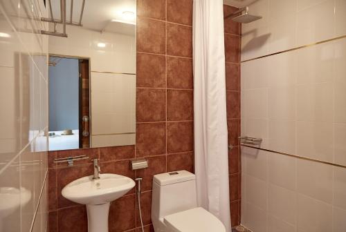 Family Room image 5