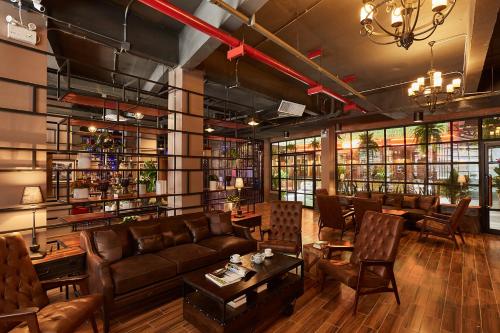 Vestíbulo, W22 by Burasari in China Town