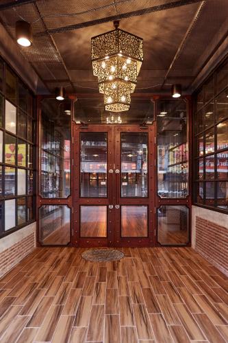 Vista exterior, W22 by Burasari in China Town