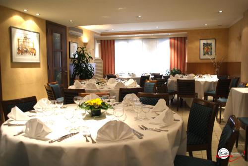 Restaurant, Hotel Acacia in Esch-sur-Alzette
