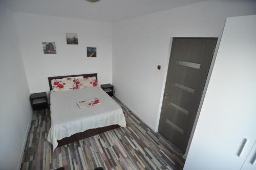 One-Bedroom Apartment image 8