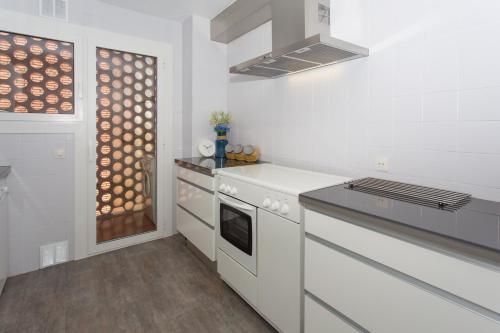 Konyha, Tranquilidad junto al mar con piscina in Sant Andreu de Llavaneres