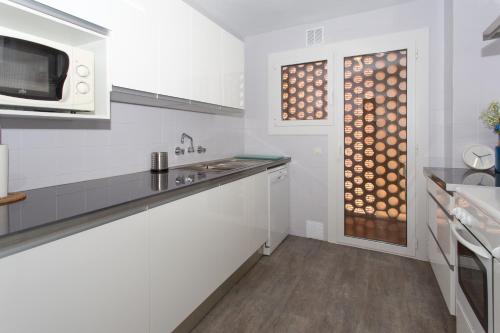 Konyha, Tranquilidad junto al mar con piscina in Sant Andreu de Llavaneres