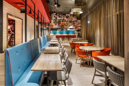 Restaurant, ibis Styles London Ealing in Ealing