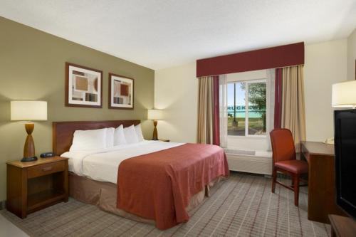 Baymont by Wyndham Evansville North/Haubstadt - image 7