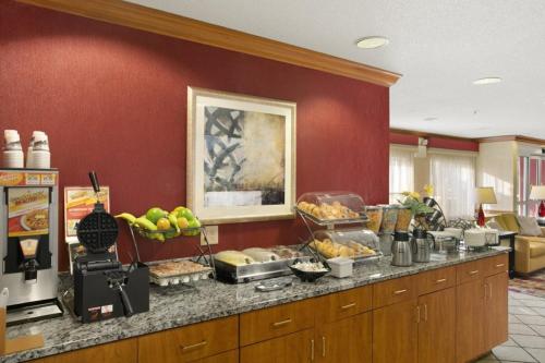 Baymont by Wyndham Evansville North/Haubstadt - image 21