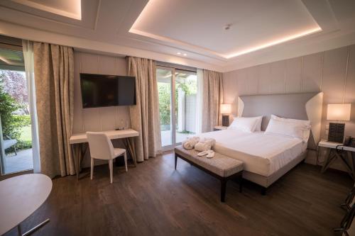  Splendido Bay Luxury Spa Resort in Padenghe sul Garda