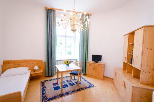 Schloss Gumpoldskirchen - image 6