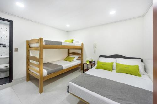 Ayenda 1016 Bogota Chapinero Hotel Brisas del Oasis is conveniently located in the popular Chapinero (Residential-Commercial Area) area. The hotel has everything you need for a comfortable stay. 24-hour front desk, family room, r