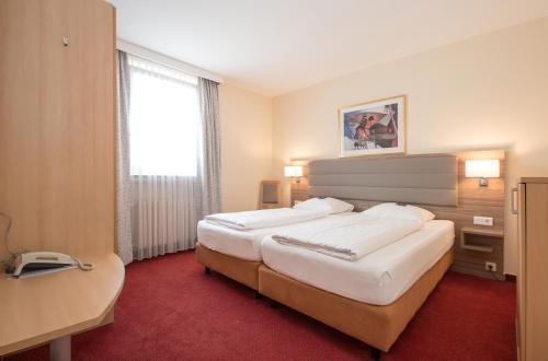 3 twin beds