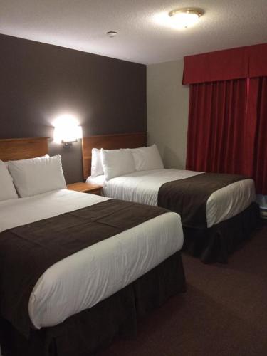 2 queen beds