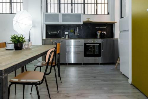JOIVY Exclusive Apt for 4 in Navigli near parks, Milan (photo 6)