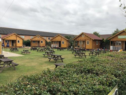 Bacchus Hotel Log Cabins - image 4
