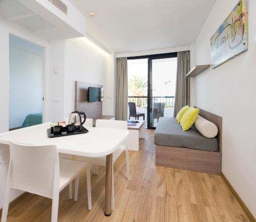 Marvell Club Hotel & Apartments Stop at Marvell Club Hotel & Apartments to discover the wonders of Ibiza. Offering a variety of facilities and services, the property provides all you need for a good nights sleep. Service-minded sta