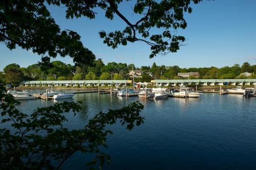 Yachtsman Lodge & Marina