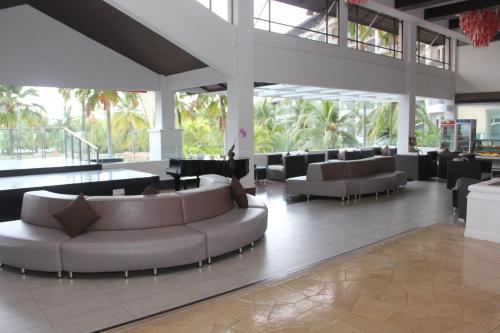 Lobby, Thistle Port Dickson Resort in Si Rusa