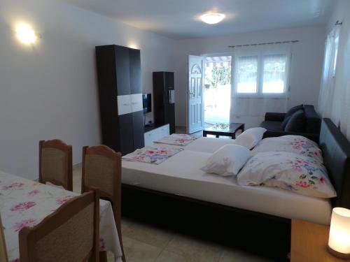  Studio in Zadar/Zadar Riviera 8166 in Smirić