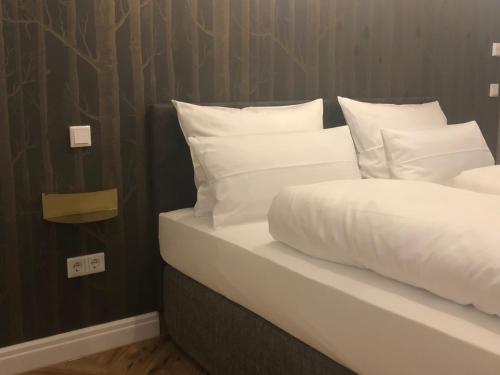 Double Room (1 Adult)