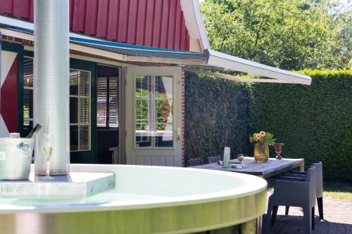 De Brittenburg met privé hottub & sauna 4-persoons