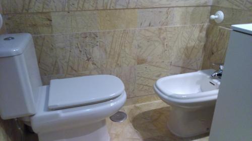 Bajo con jardin WIFI junto al mar