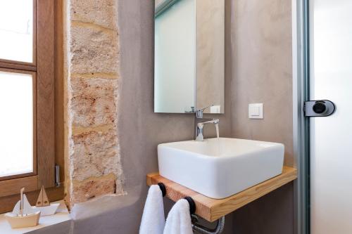 Aelios Design Hotel - image 3