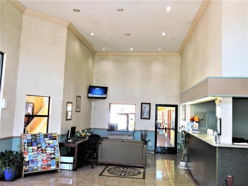 大堂, 使命酒店及套房-海沃德 (Mission Inn and Suites - Hayward) in 海沃德 (CA)