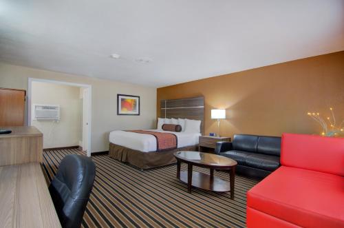 Westbridge Inn & Suites