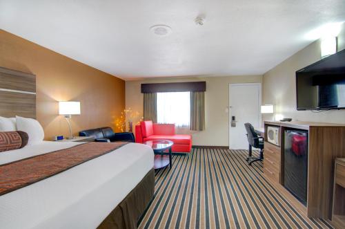 Westbridge Inn & Suites